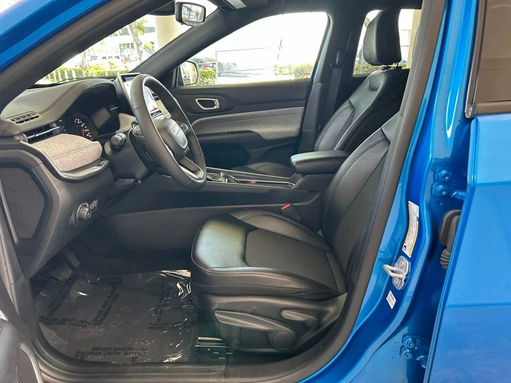 Used 2025 Blue Jeep Latitude image 6