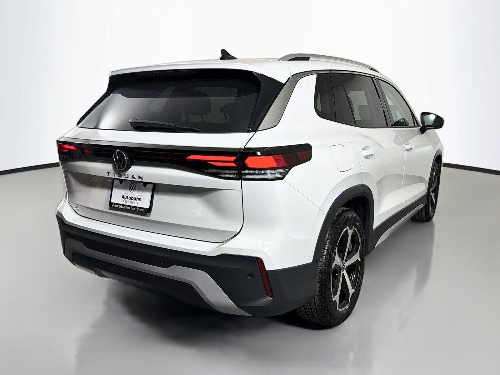 New 2026 Pure White Volkswagen SE image 5