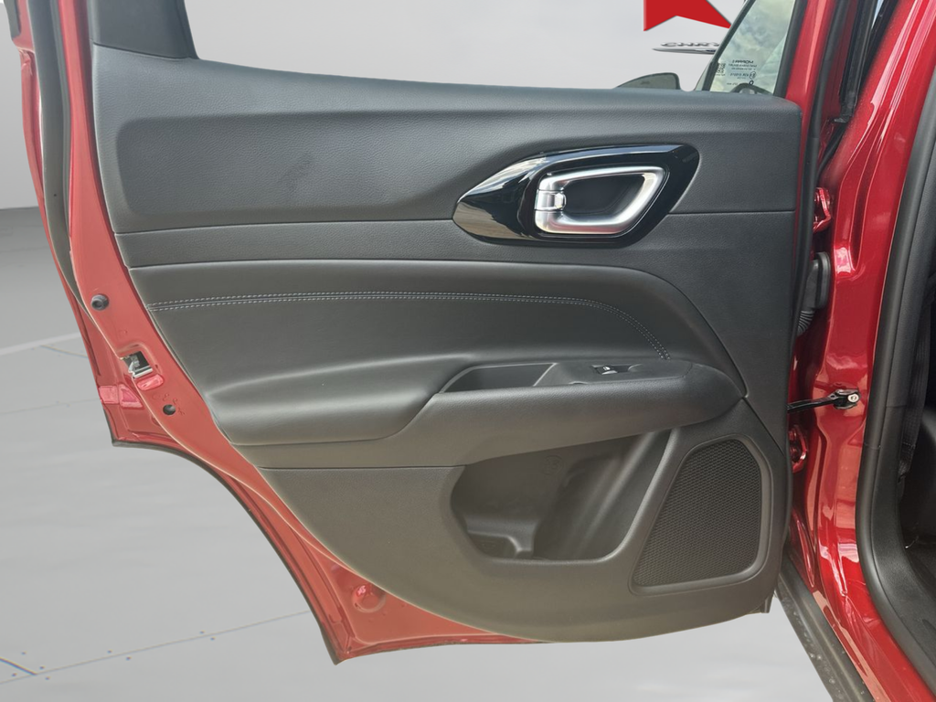 New 2026 Red Hot Pearl-Coat Exterior Paint Jeep Latitude image 24