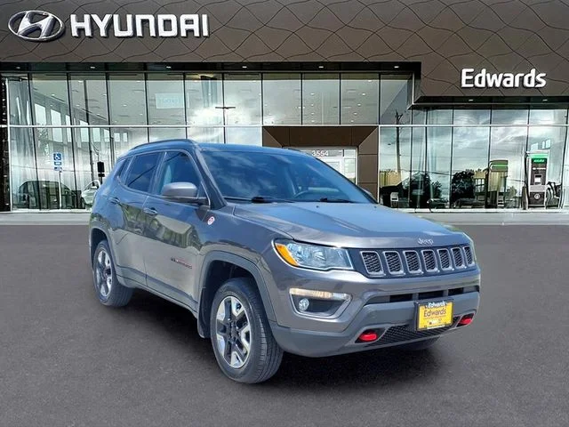 Used 2017 Gray Jeep Trailhawk image 5