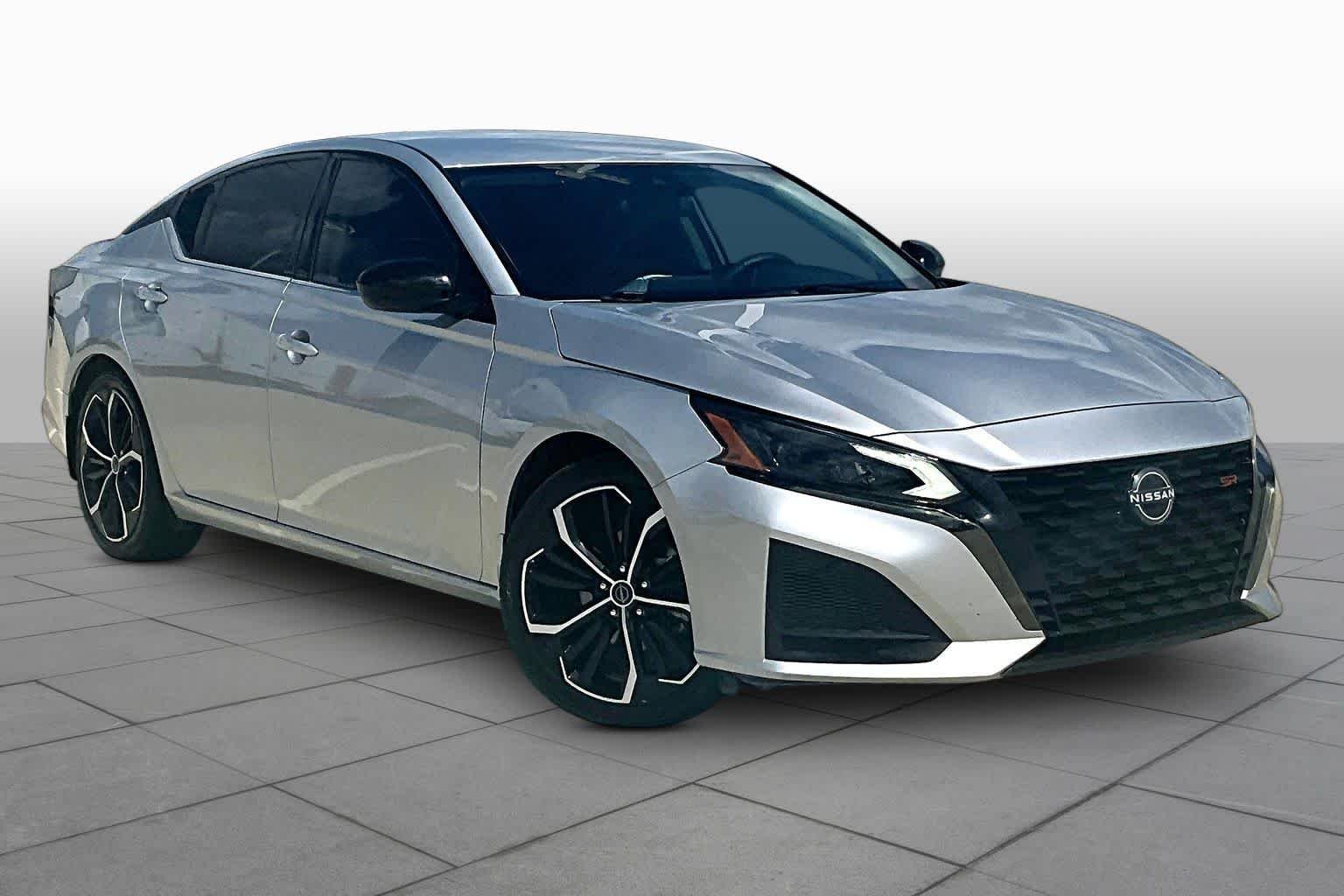 Used 2023 Brilliant Silver Metallic Nissan 2.5 SR image 2