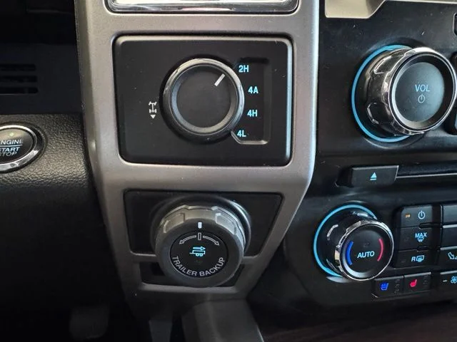 Used 2016 White Platinum Clearcoat Metallic Ford Lariat image 21