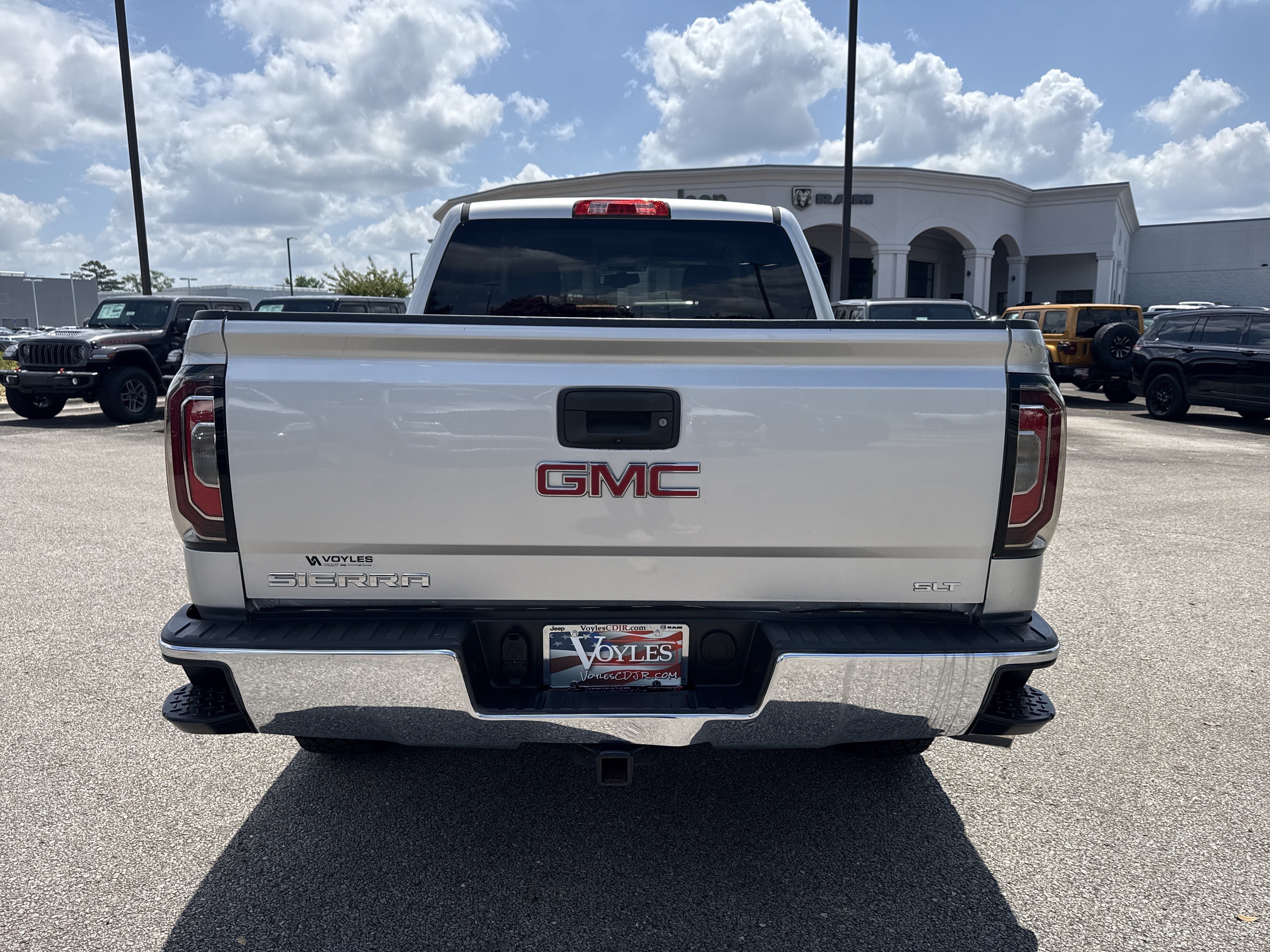 Used 2018 Quicksilver Metallic GMC SLT image 6