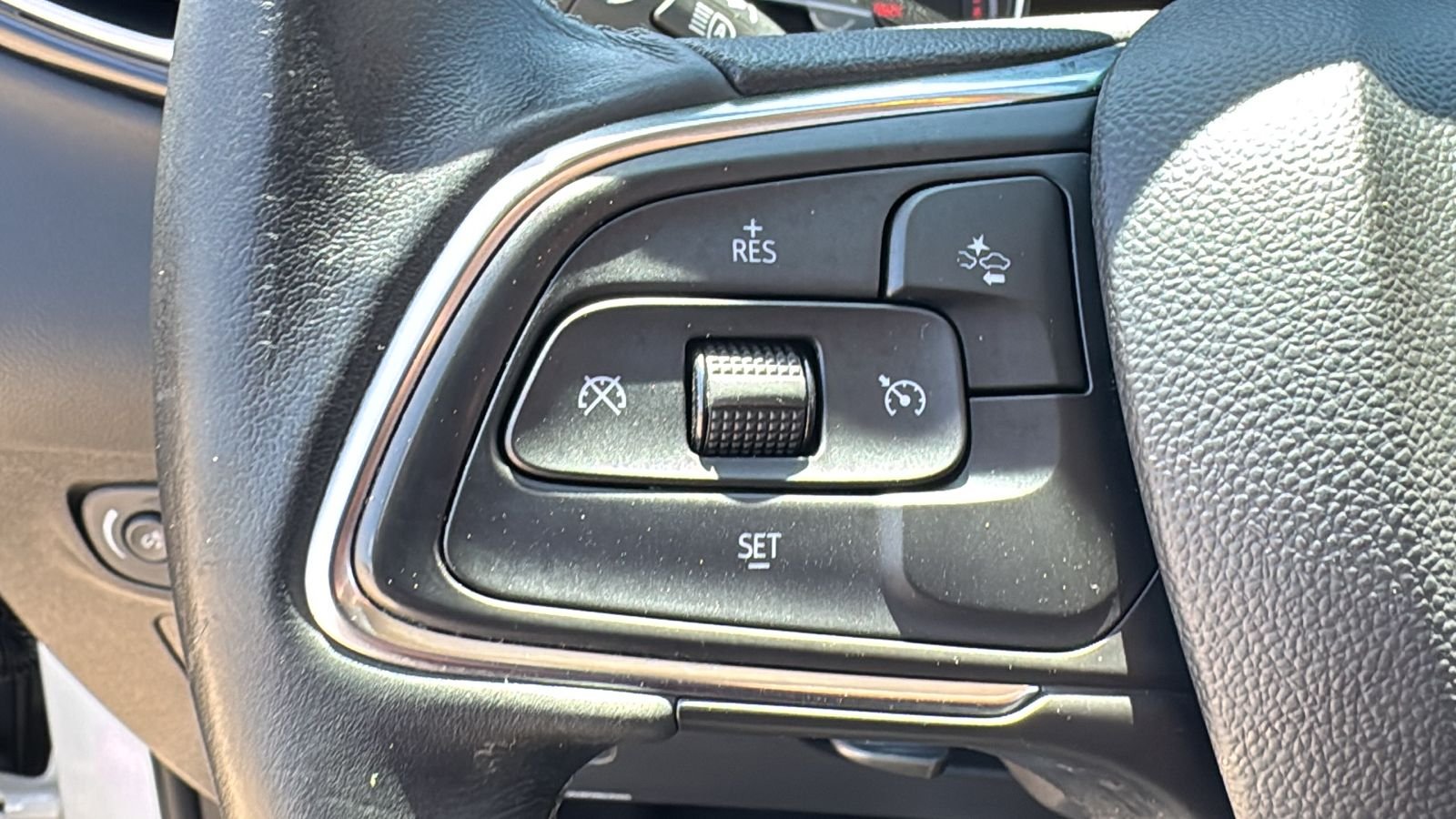 Used 2022 White Buick Preferred image 21