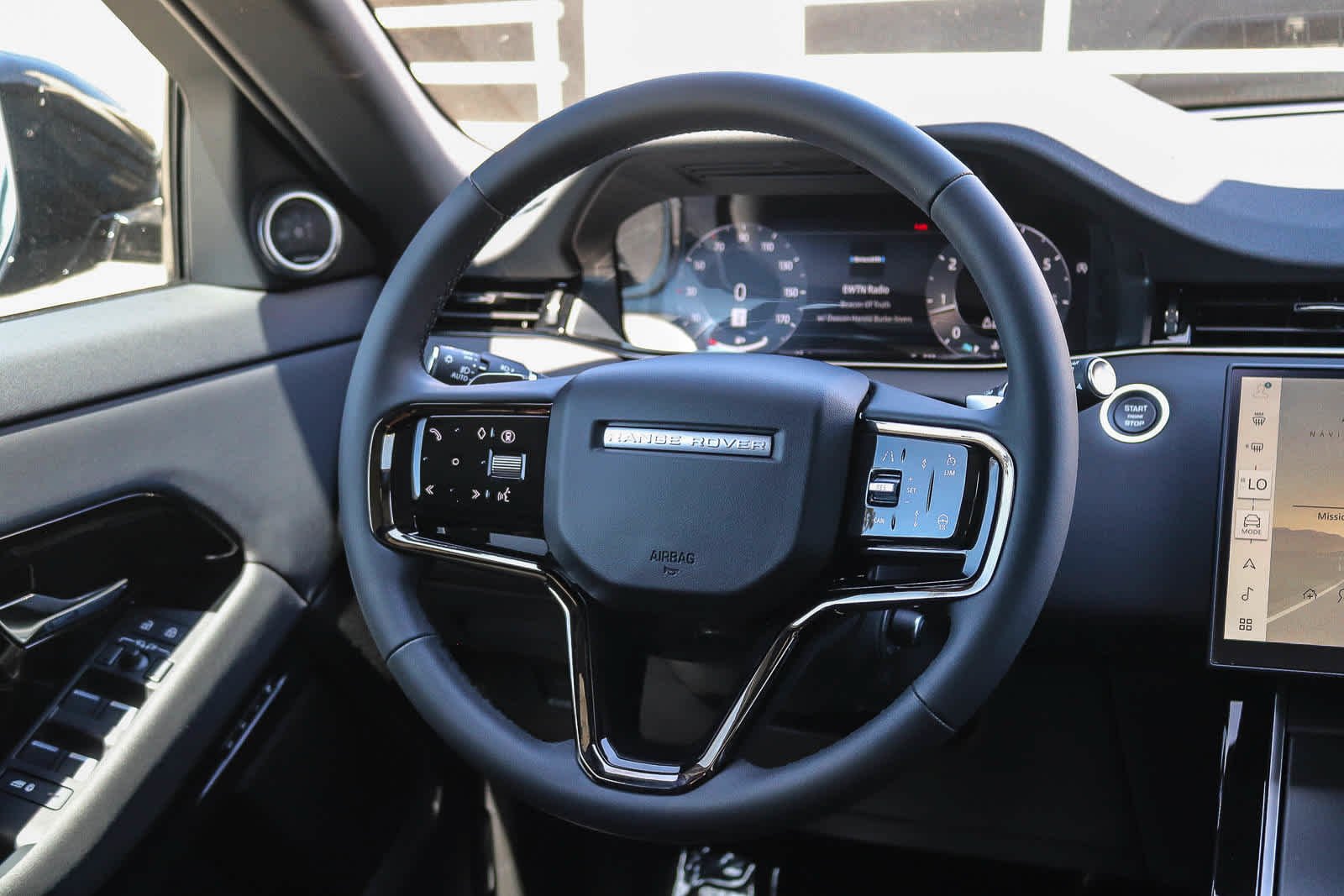 New 2026 Santorini Black Land Rover Core S image 13