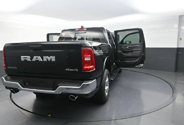 New 2027 Diamond Black Crystal Pearl-Coat Exterior Paint RAM Big Horn/Lone Star image 33