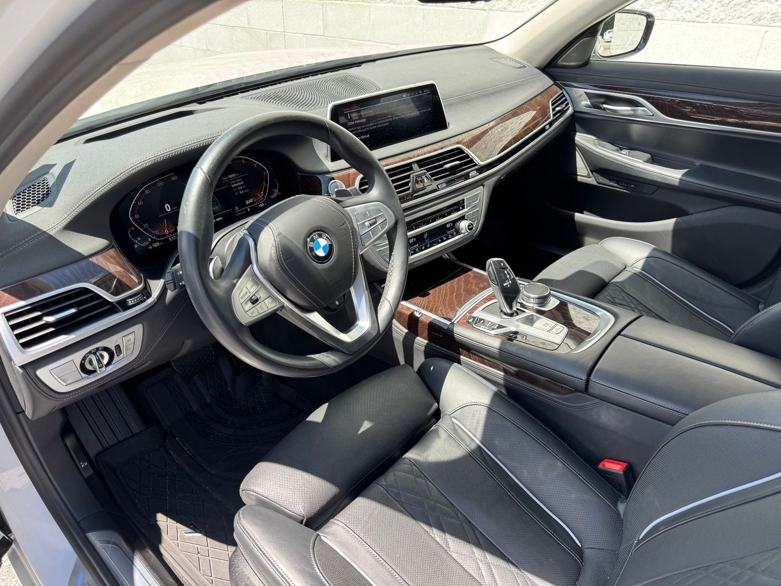 Used 2020 White Metallic BMW 750i xDrive image 2