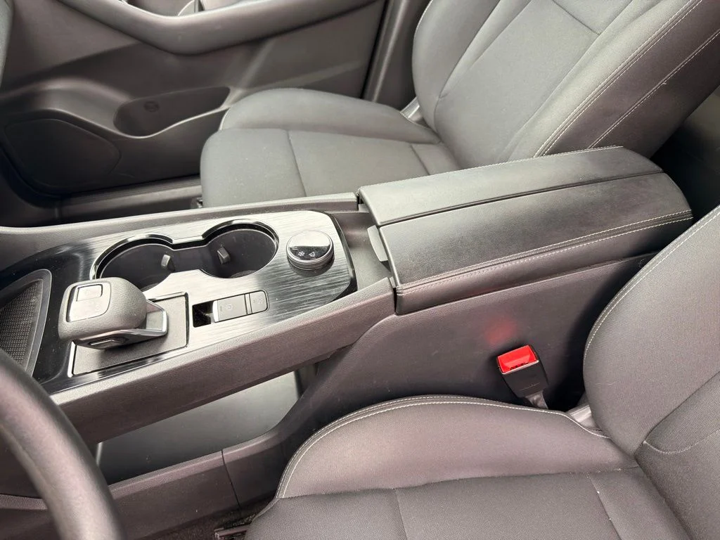 Used 2023 White Nissan S image 17