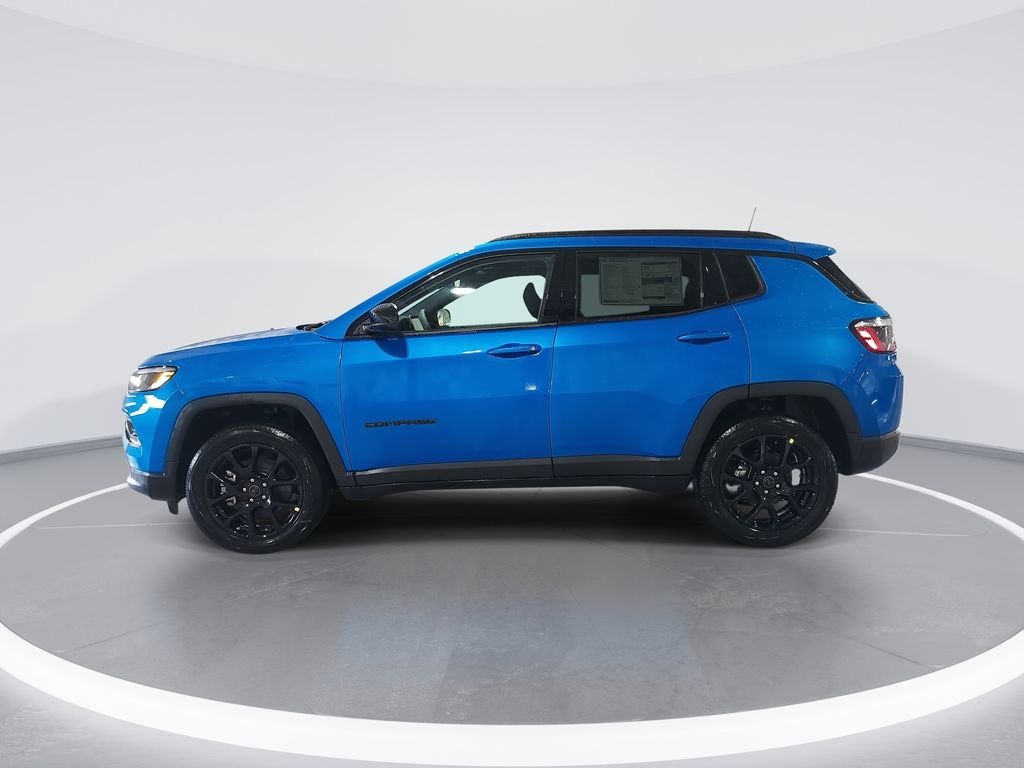 New 2026 Hydro Blue Pearl-Coat Exterior Paint Jeep Latitude image 5
