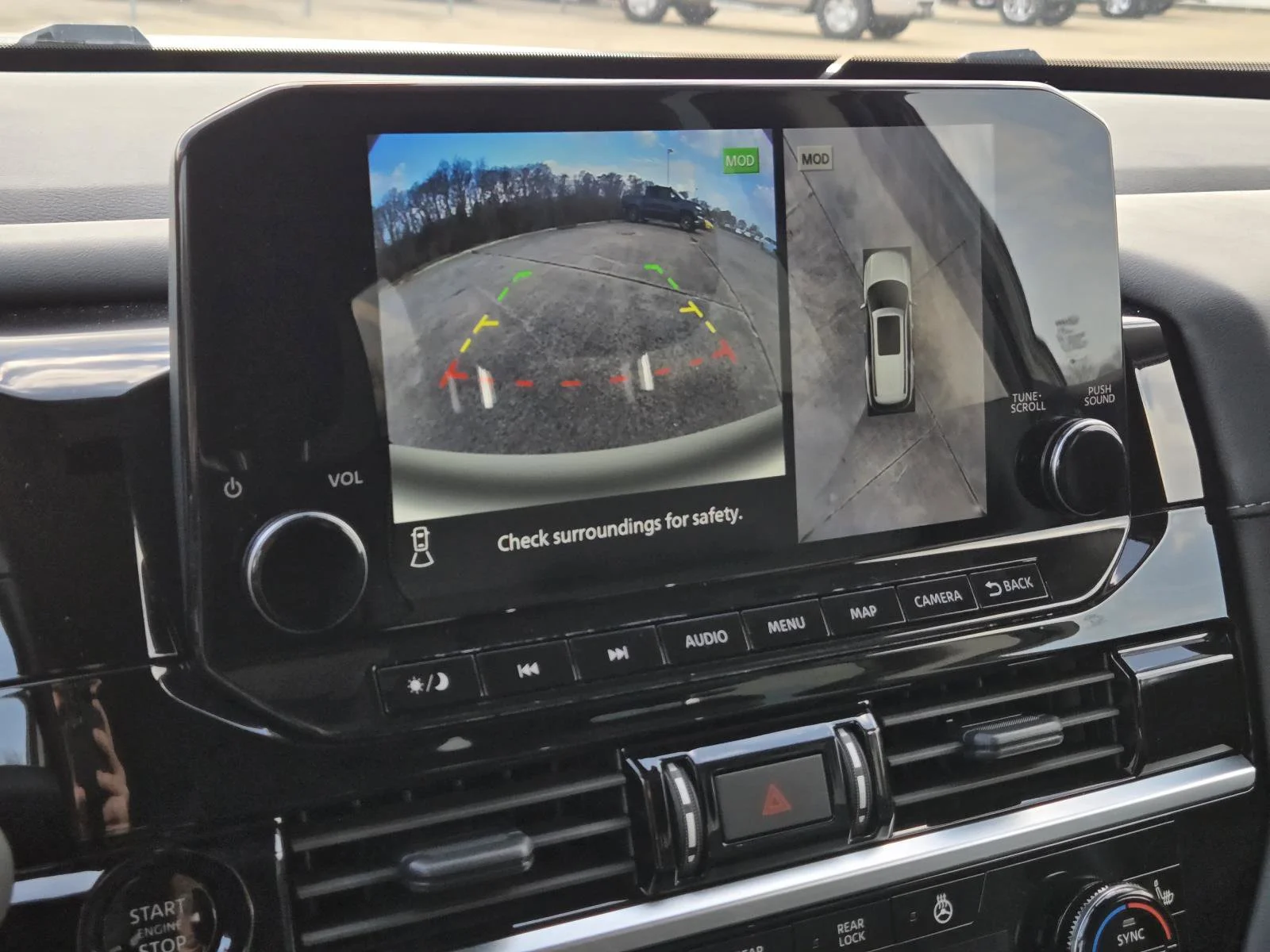 2025 Nissan Pathfinder SL - Photo 15
