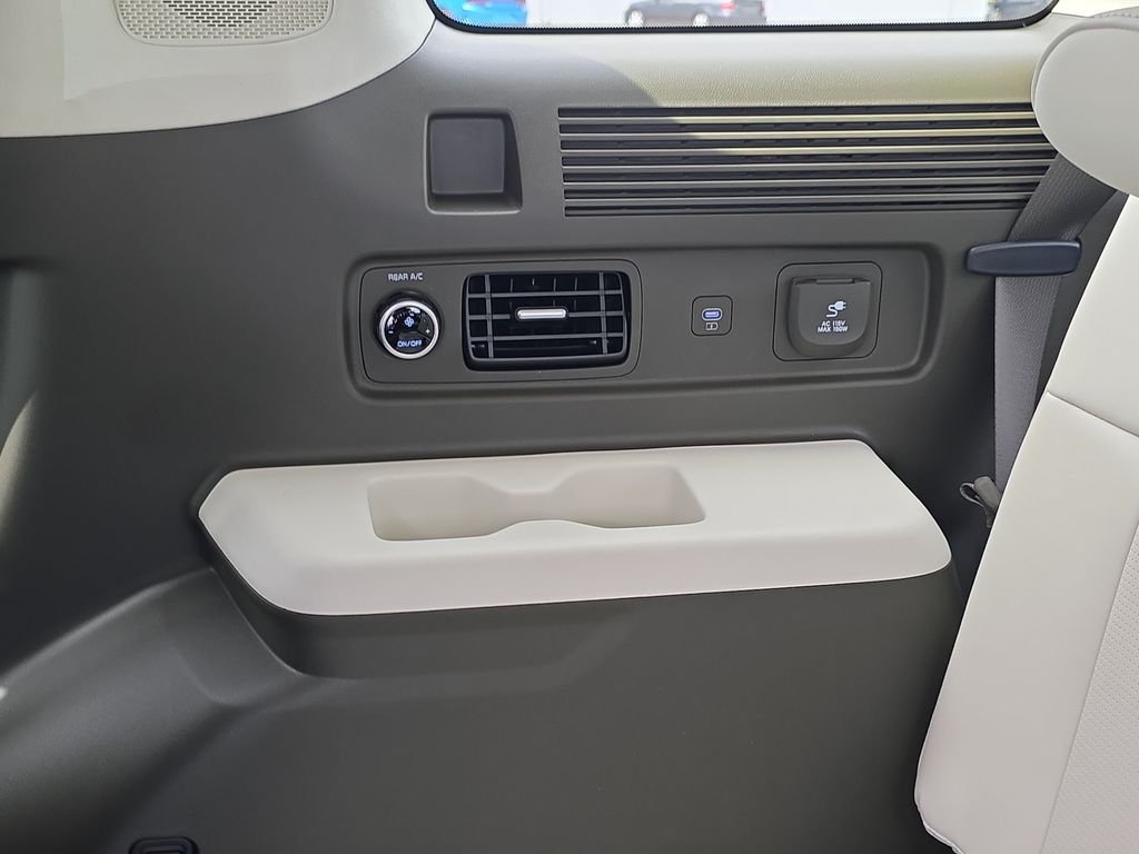 Used 2025 Serenity White Hyundai Calligraphy image 35