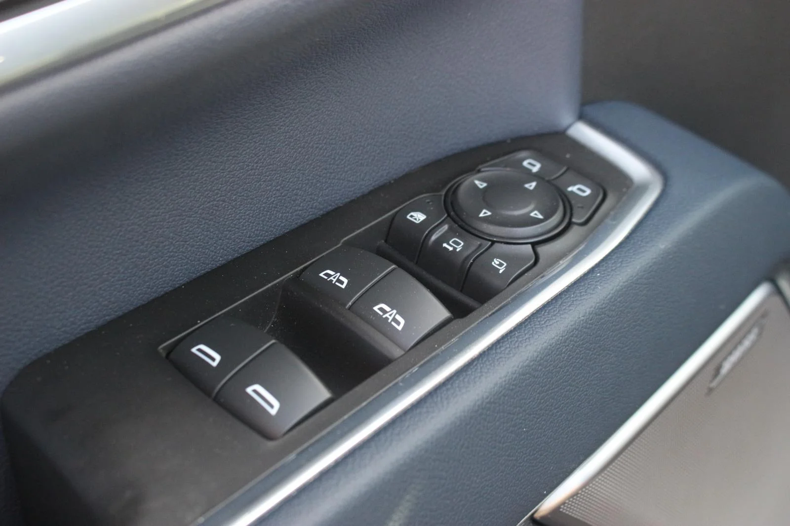Used 2025 Black Chevrolet High Country image 15