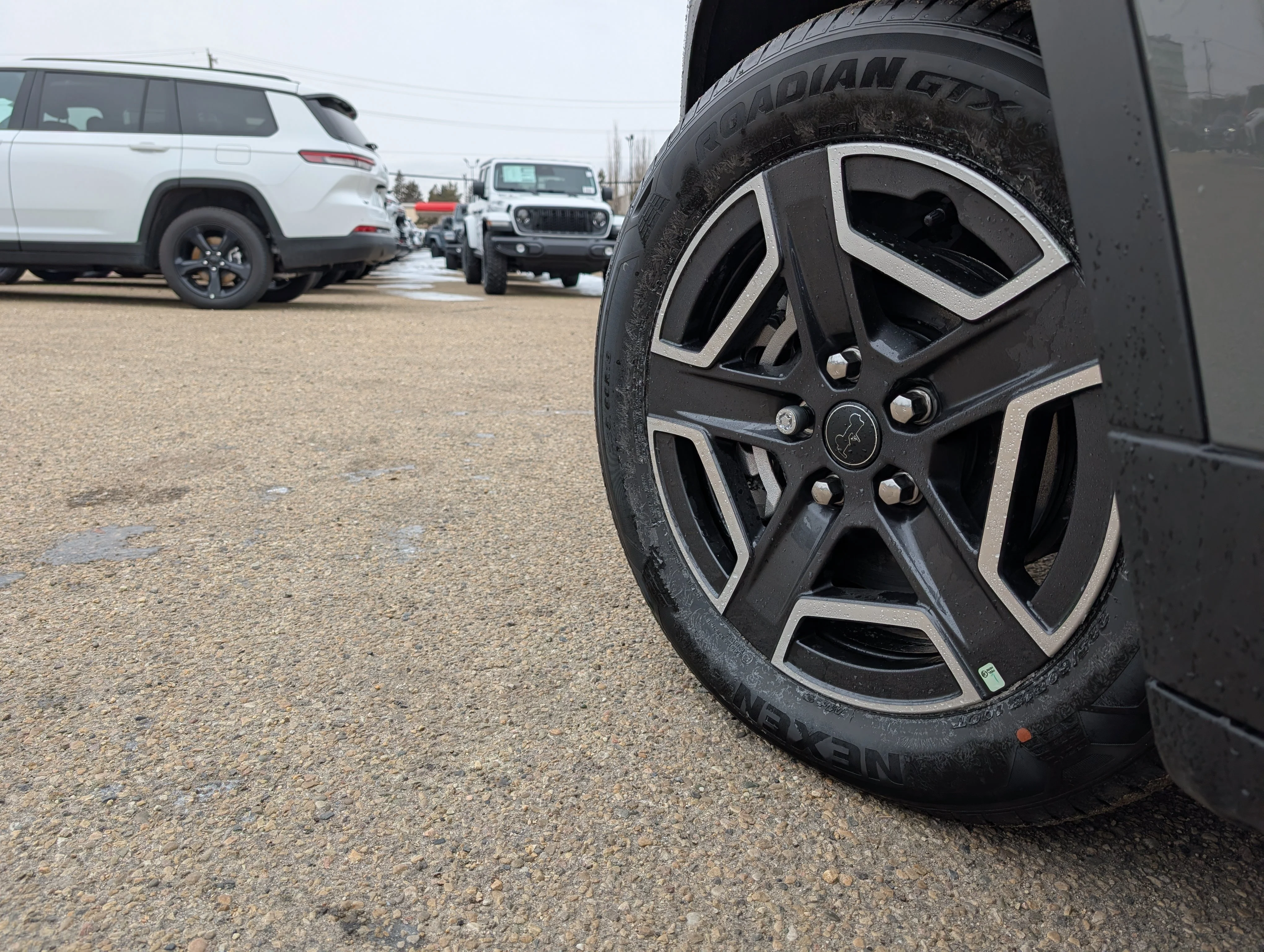 New 2026 Sting-Grey Jeep Laredo image 12