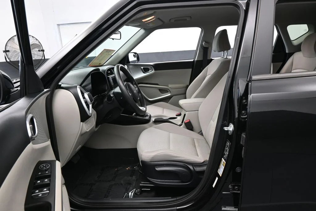 Used 2023 Fusion Black Kia LX image 10