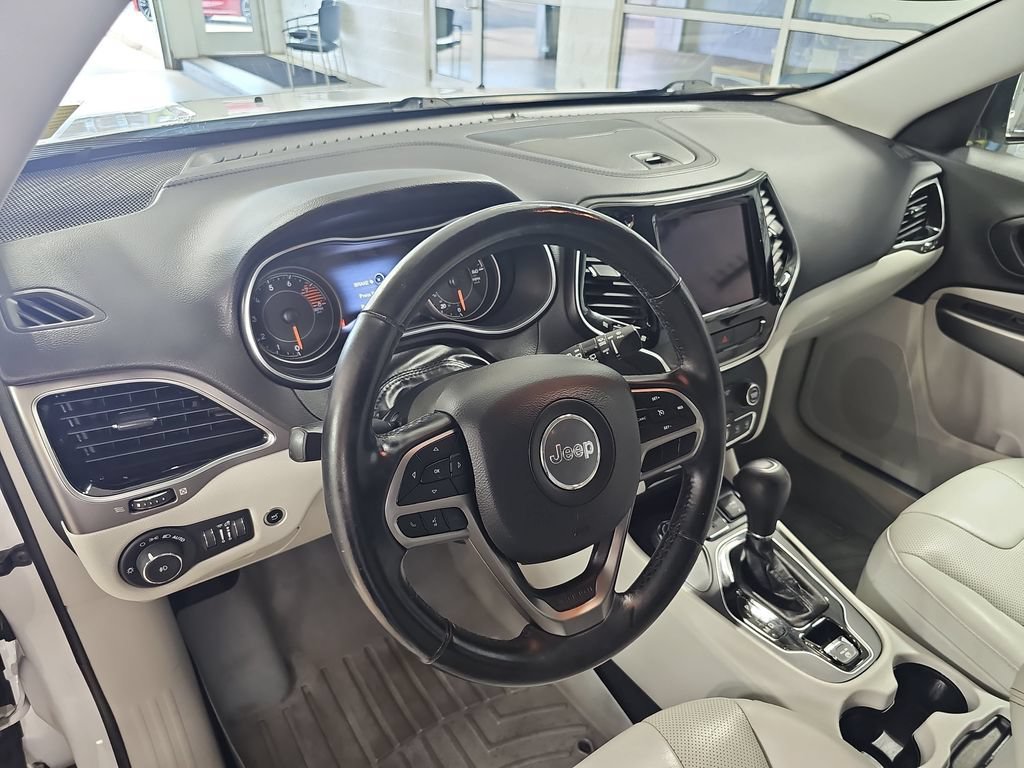 Used 2020 White Jeep Limited 4x4 image 21