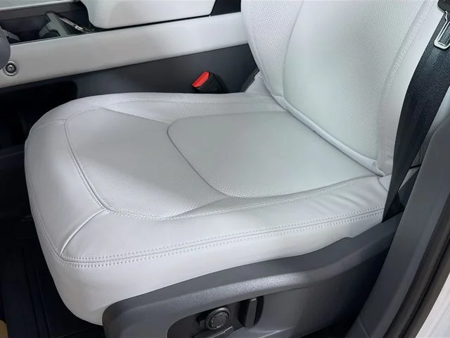 New 2026 Fuji White Land Rover X-Dynamic SE image 22
