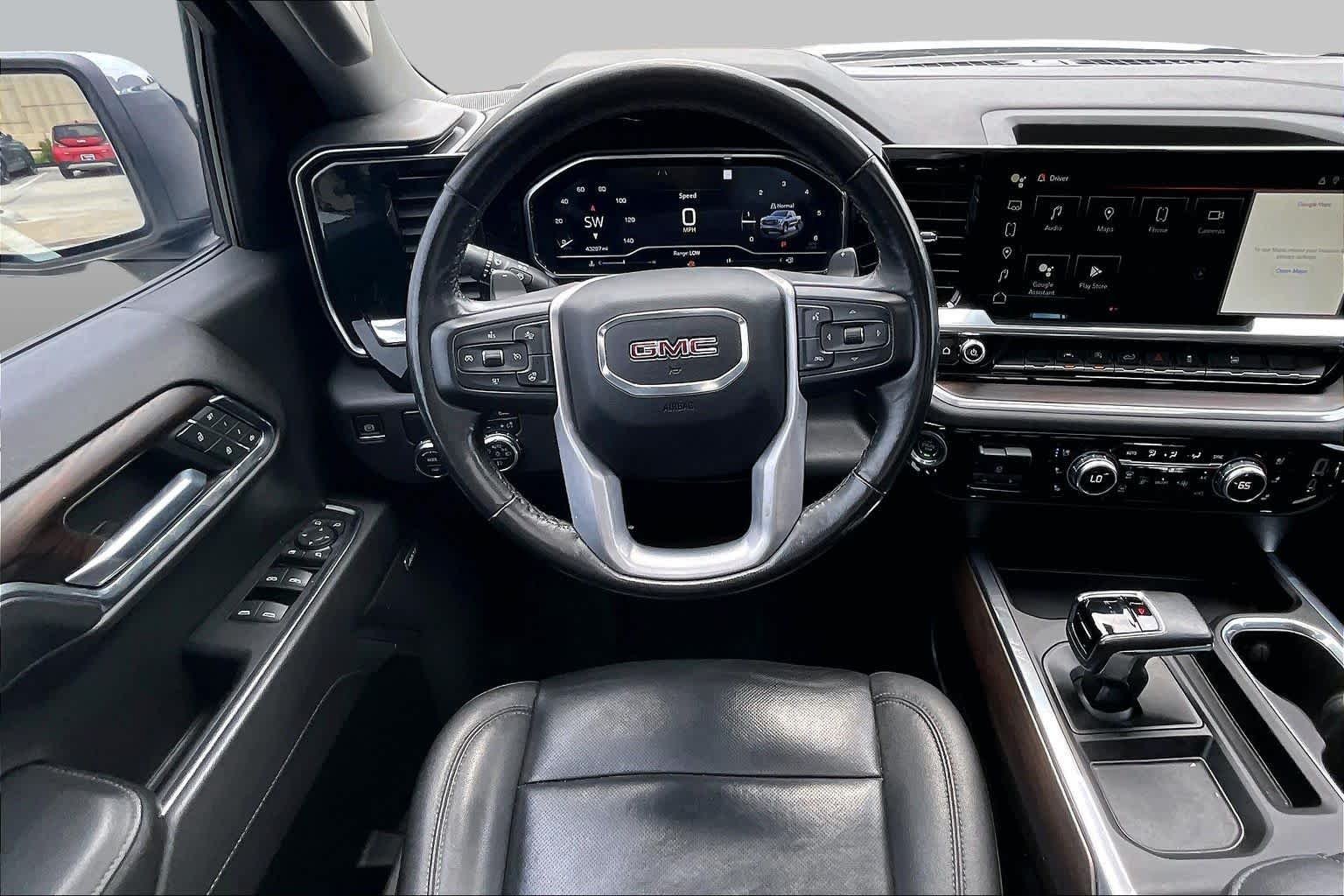 Used 2022 White Frost Tricoat GMC SLT image 6