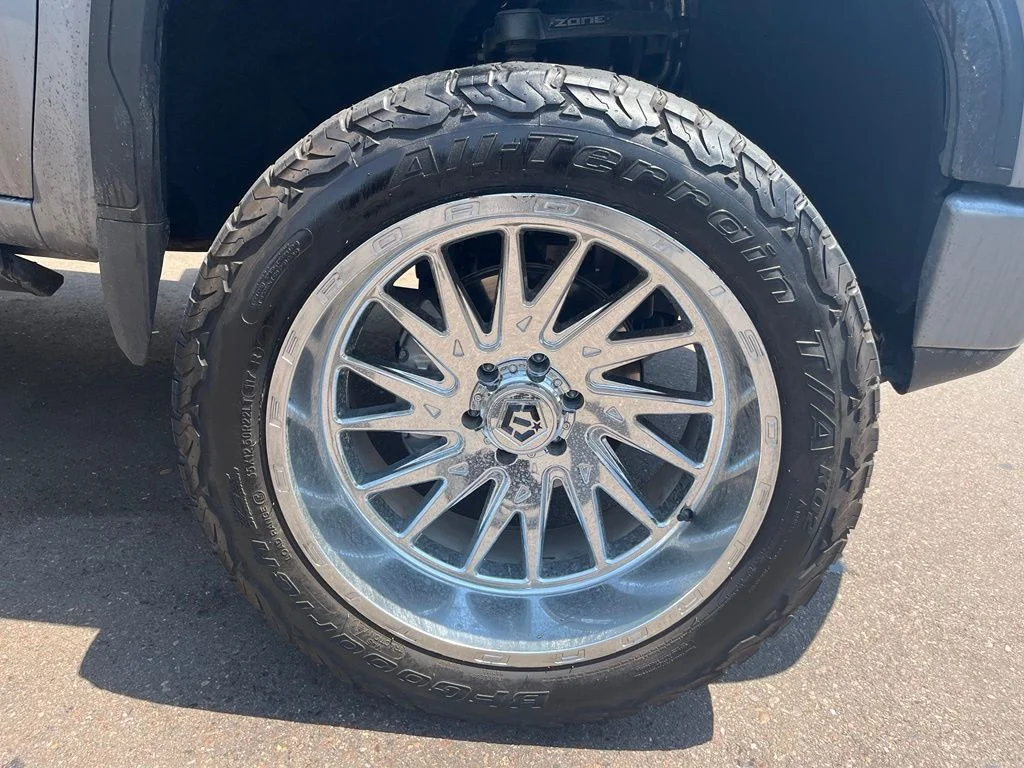 Used 2021 Gray GMC Elevation image 5