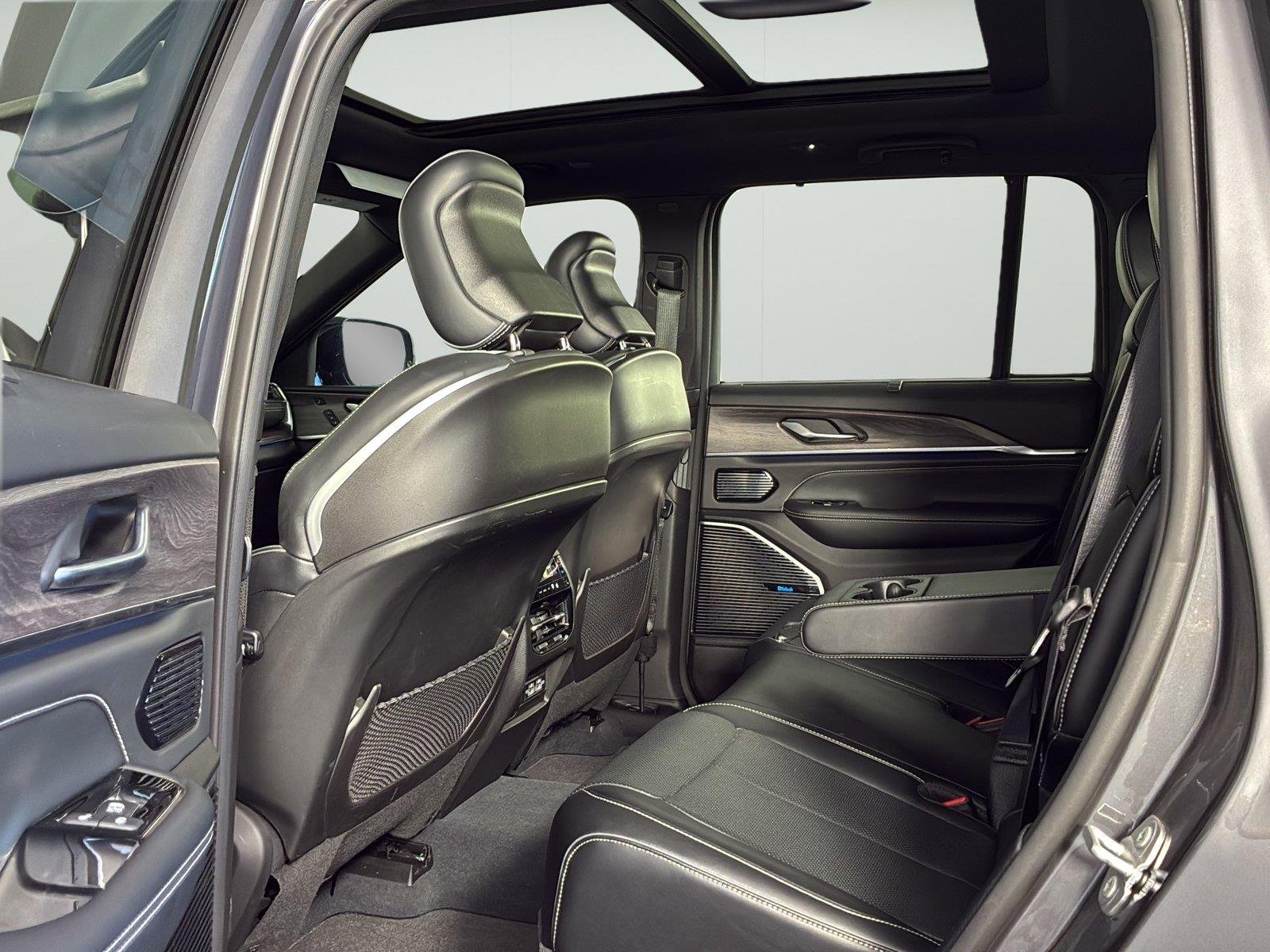 Used 2023 Baltic Gray Metallic Clearcoat Jeep Overland image 13