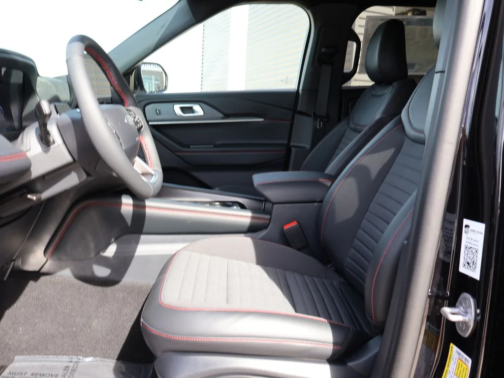 New 2026 Agate Black Metallic Ford ST-Line image 25