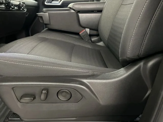 Used 2025 White Chevrolet LT image 7