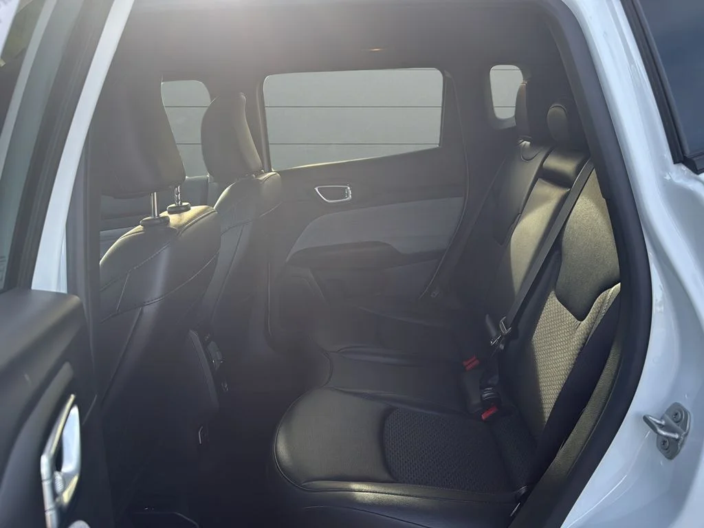 Certified Used 2025 White/off-white Jeep Latitude image 16