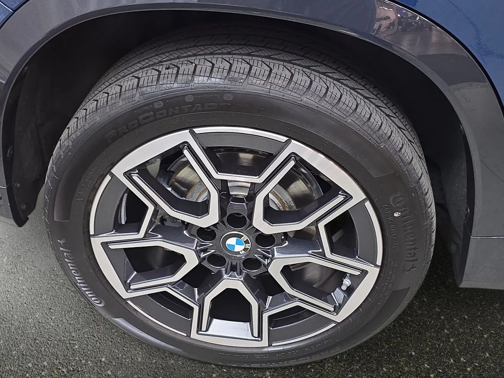 Used 2026 Night Dusk Blue Metallic BMW xDrive28i image 33