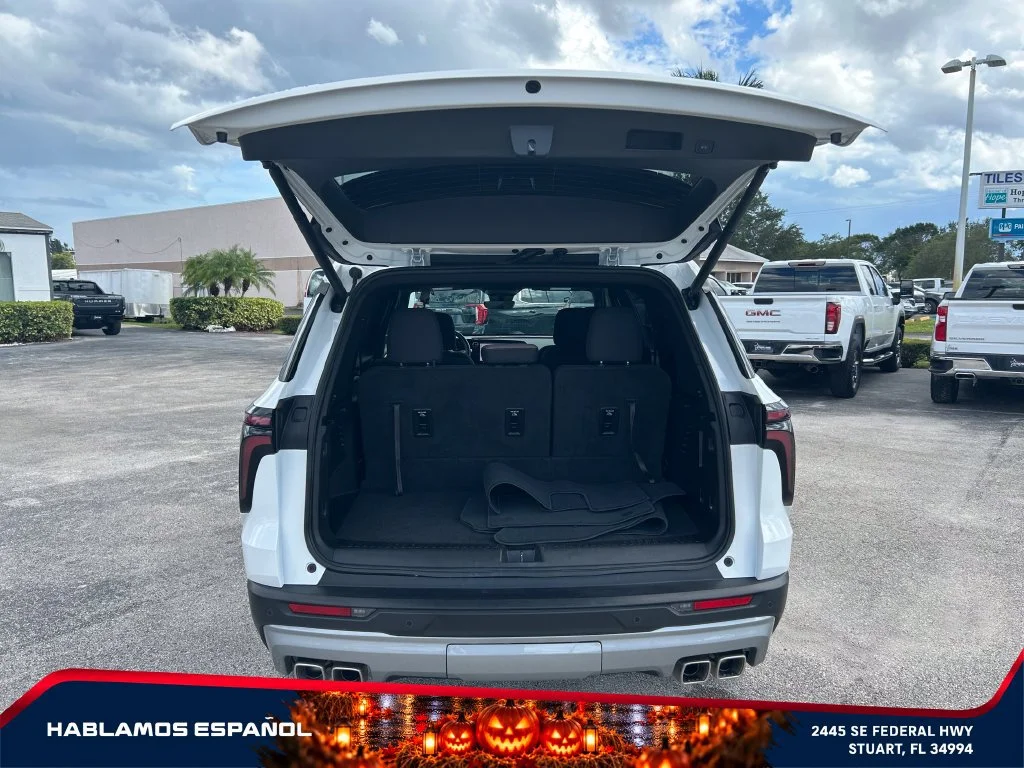 Used 2026 Summit White Chevrolet LT image 10