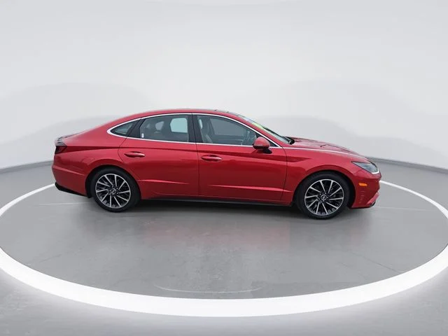 Used 2020 Red Hyundai Limited image 9