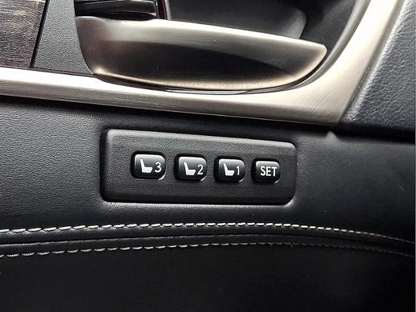 Used 2020 Atomic Silver Lexus  image 26