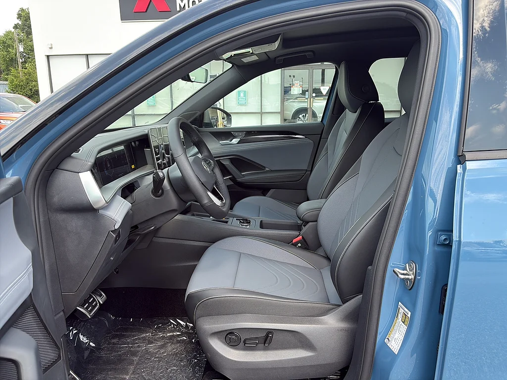 New 2026 Monterey Blue w/ Deep Black Roof Volkswagen SE R-Line Black FWD image 15