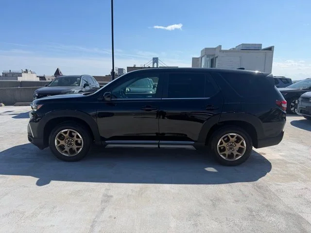 Used 2023 Black Honda EX-L image 4