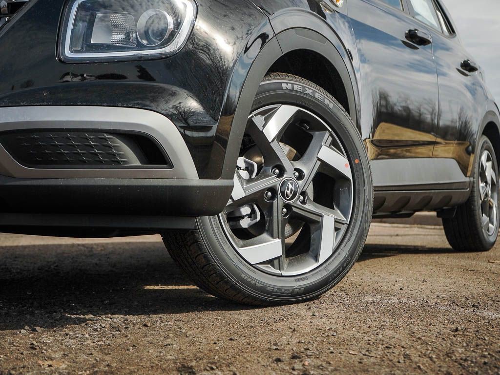 New 2026 Onyx Black Hyundai SEL FWD image 6