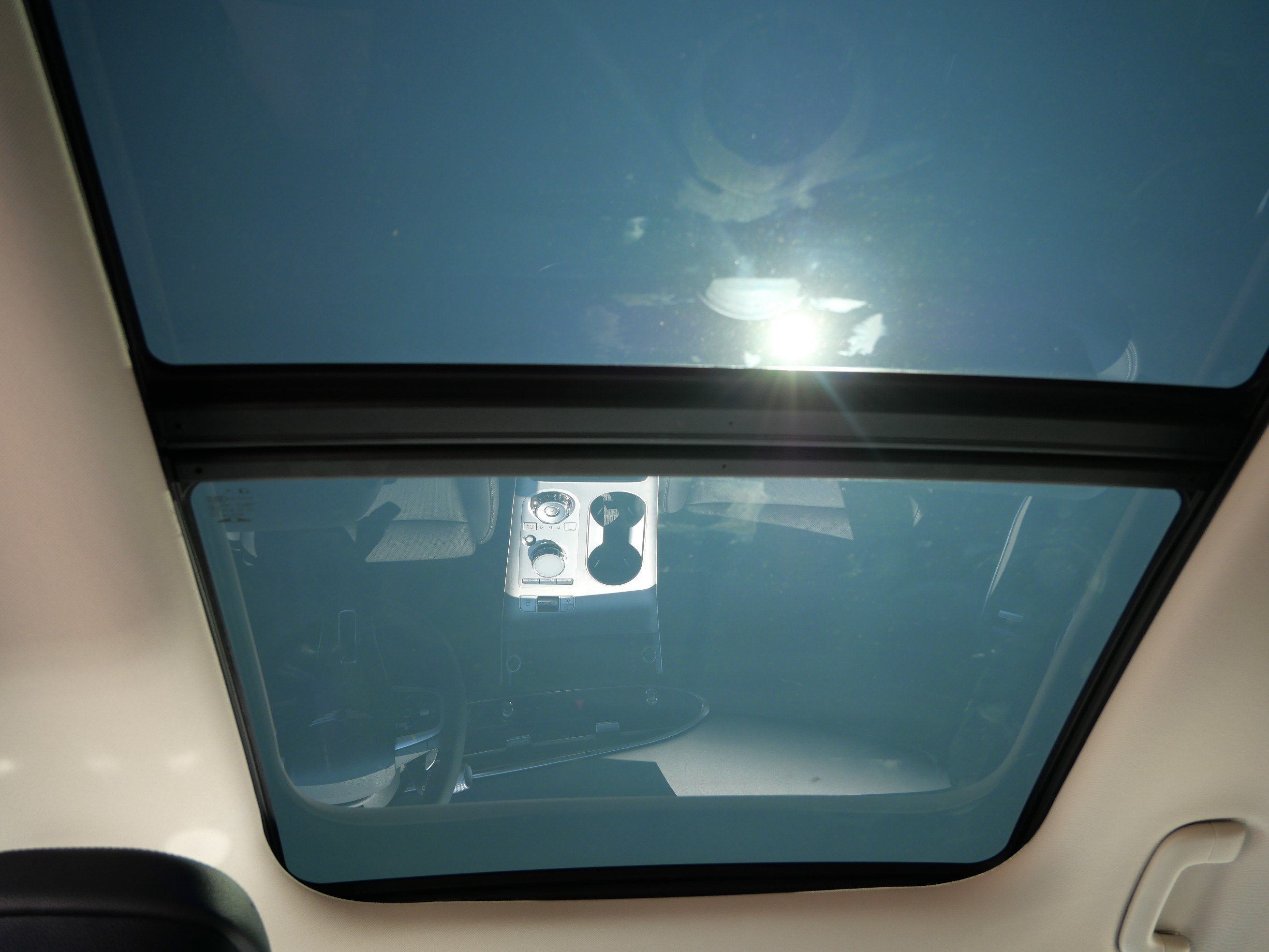 New 2027 Uyuni White Genesis 2.5T Select image 6