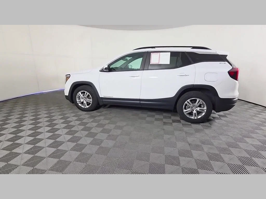Used 2022 Summit White GMC SLE image 46