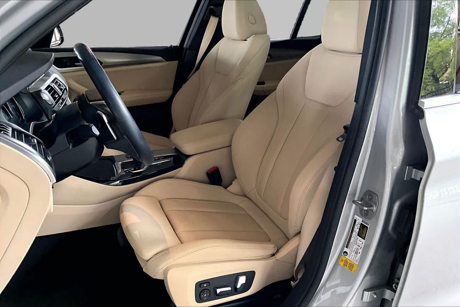 Used 2020 Glacier Silver Metallic BMW sDrive30i image 7