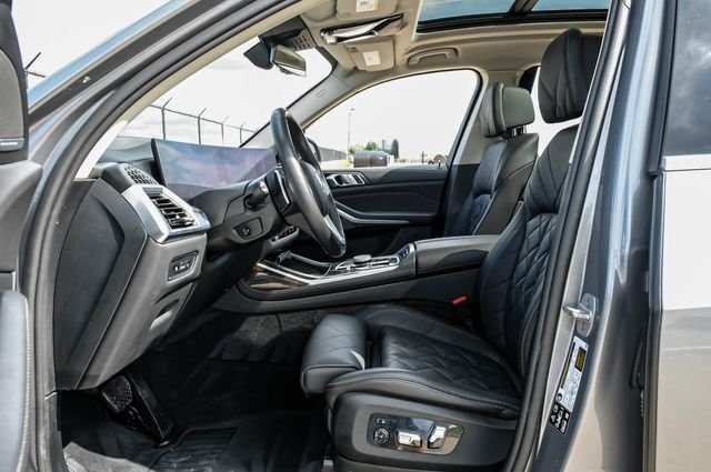 Used 2024 Gray BMW xDrive40i image 3