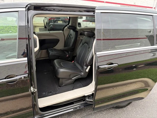 Used 2024 Black Chrysler Touring L image 16