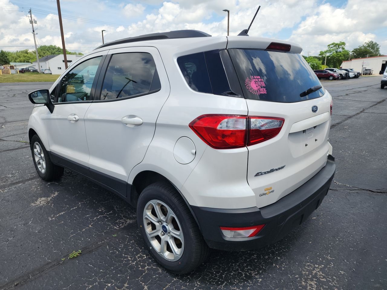 Used 2020 White Platinum Clearcoat Metallic Ford SE image 3