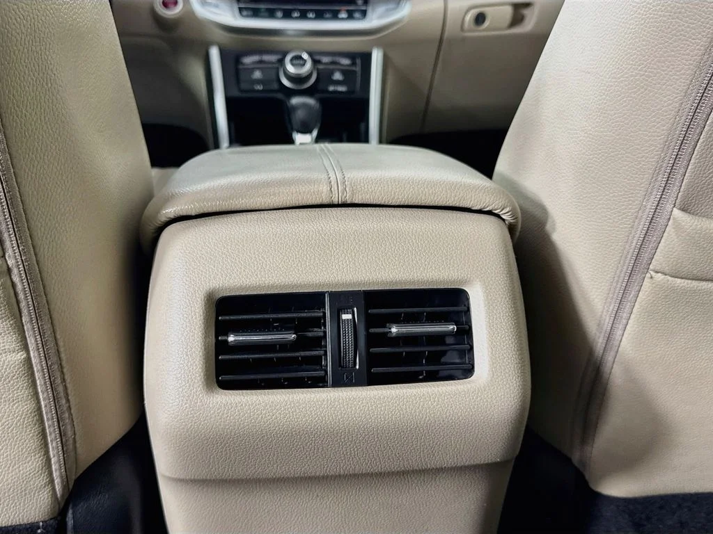 Used 2015 White Honda Touring image 31