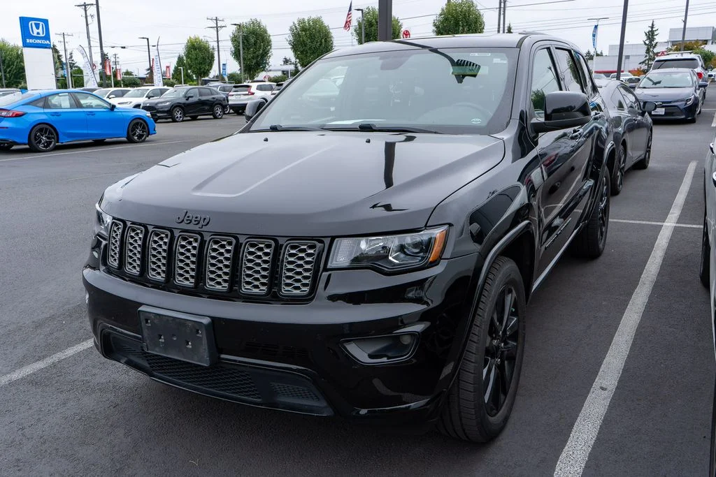 Used 2017 Diamond Black Jeep Altitude image 3