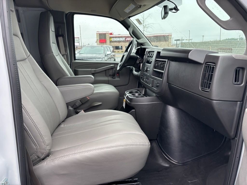2025 Chevrolet Express Cargo Work Van - Photo 13