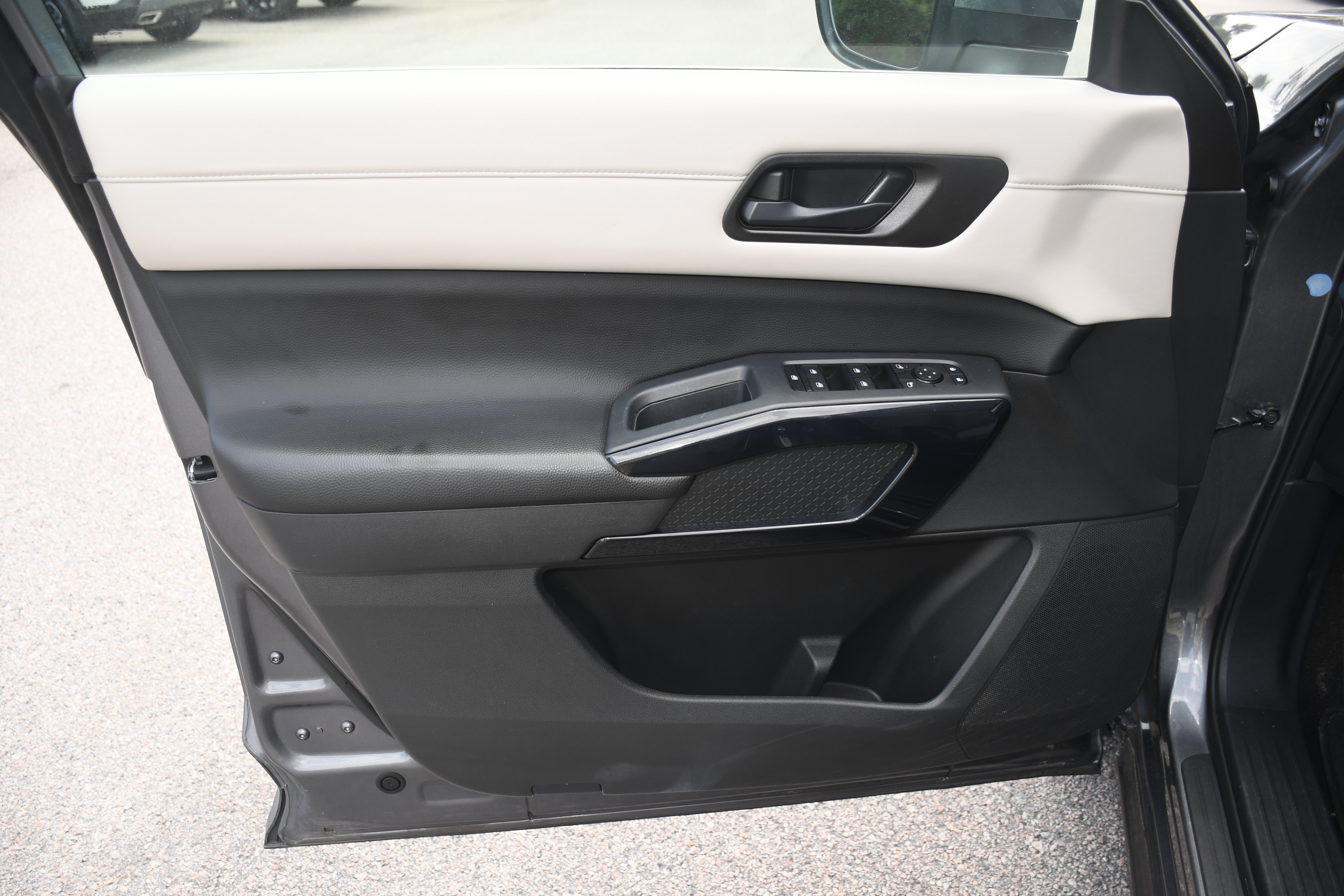 Used 2024 Gray Nissan SV image 9
