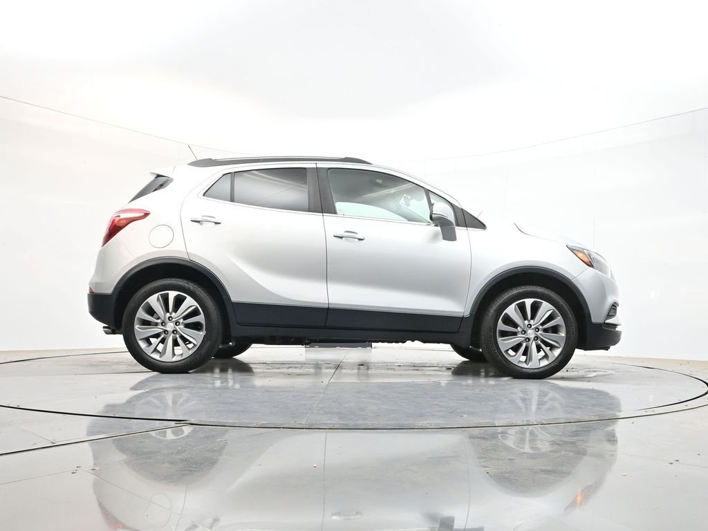 Used 2018 Silver Buick Preferred image 39