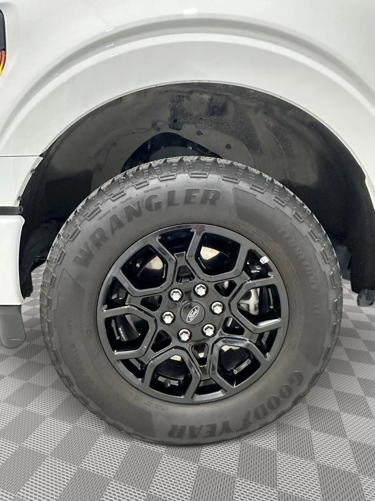 Used 2025 Oxford White Ford XLT image 27