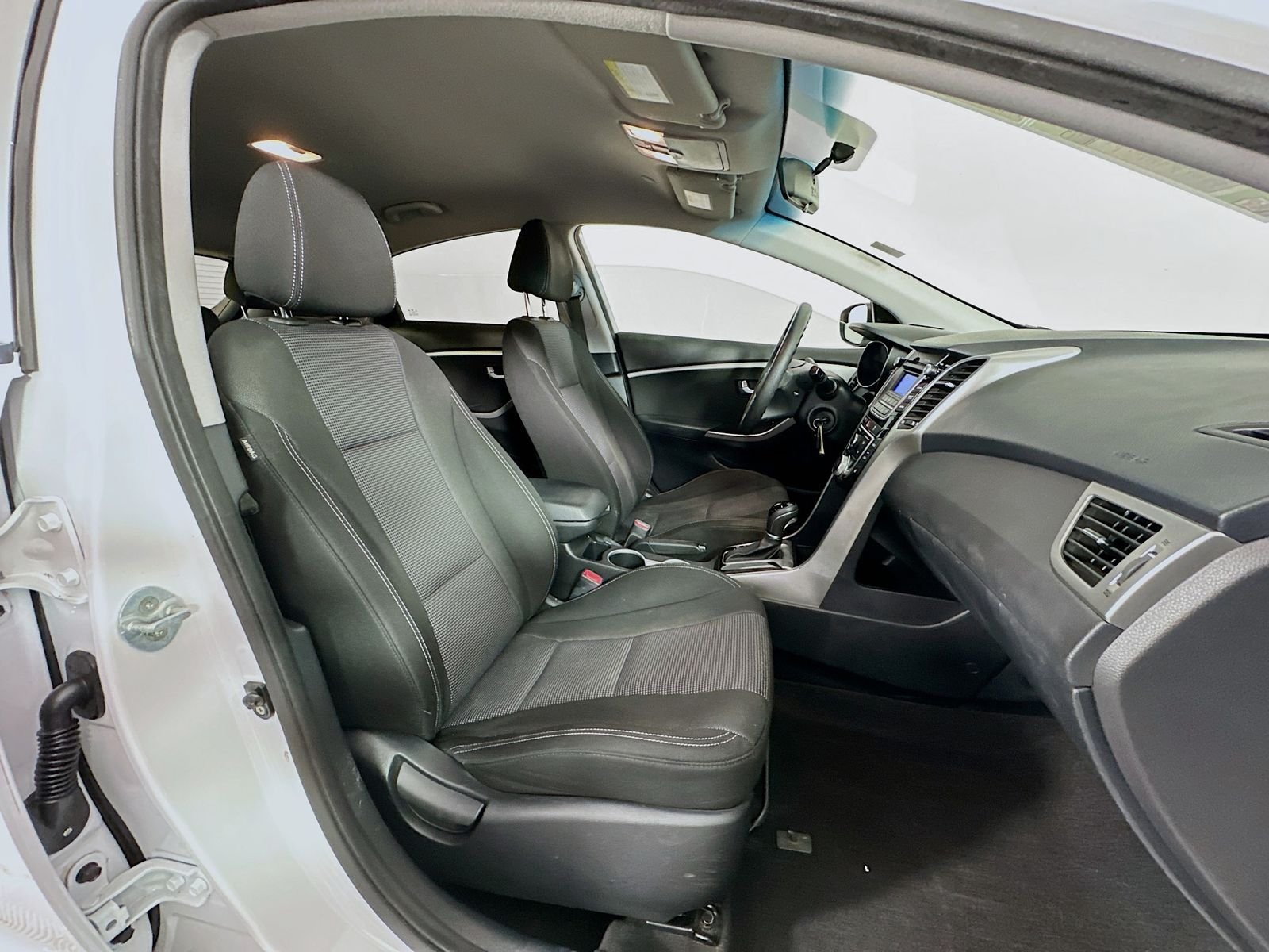 Used 2014 Monaco White Hyundai Base image 25