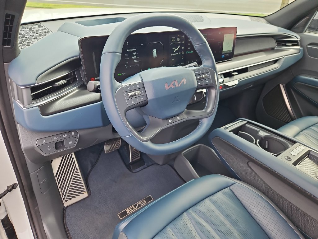 Used 2024 Snow White Pearl Kia GT-Line image 13