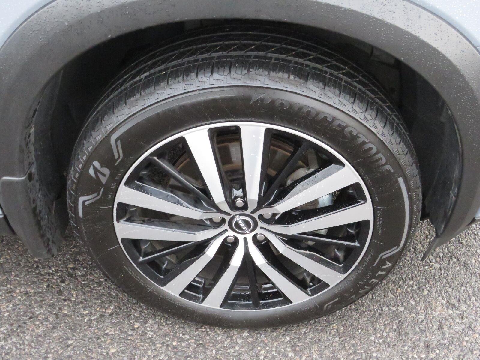 Used 2025 Solid Gray/Super Black Nissan Platinum image 20