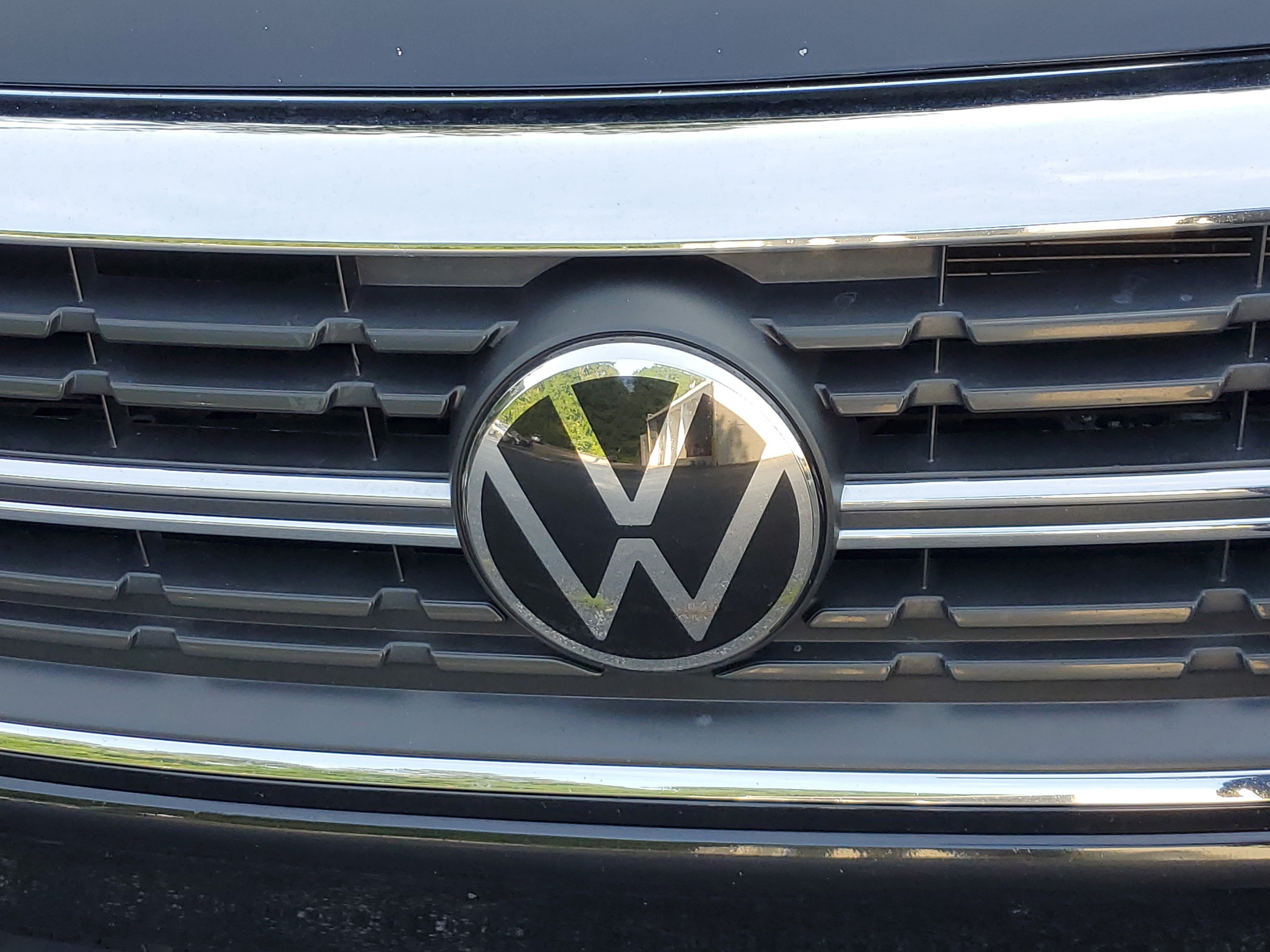 Used 2024  Volkswagen SE image 9