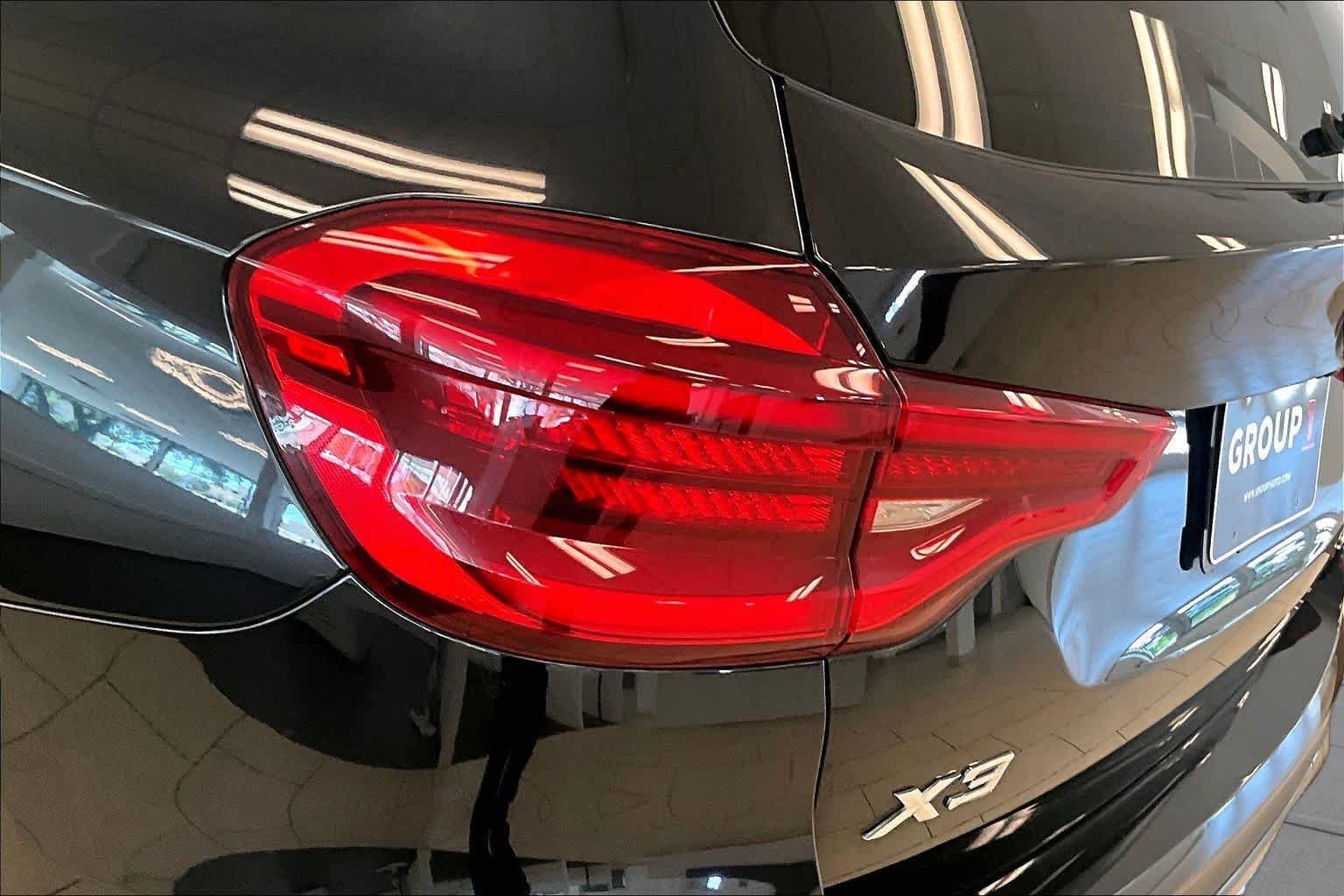 Used 2020 Black Sapphire Metallic BMW sDrive30i image 27